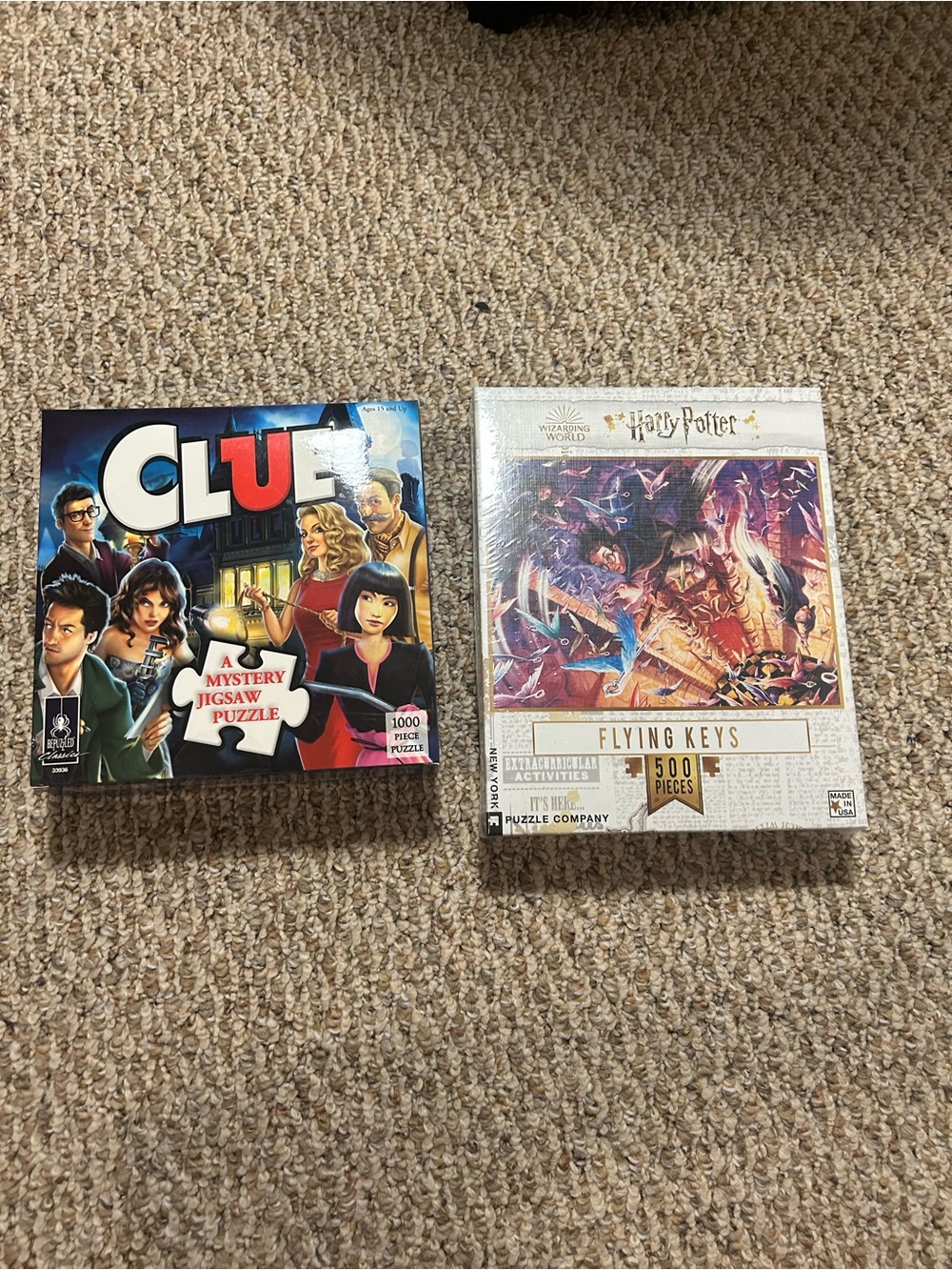Warner Bros. CLUE Puzzle Box - Blue, Red, Black